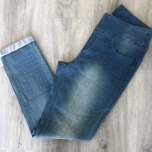 Lulu B Pull-on waist stretch Jeans with studs Size 4
